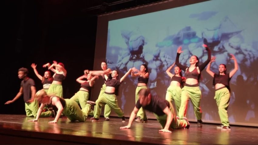 „Dansând cu Natura”, la Centrul Cultural Reduta „Dansând cu Natura”, la Centrul Cultural Reduta