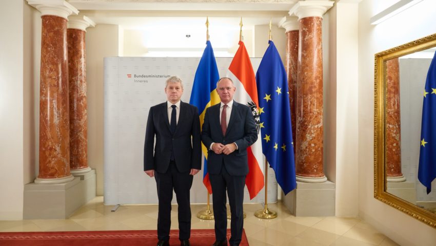 Întrevedere a miniştrilor de interne, român şi austriac, la Viena