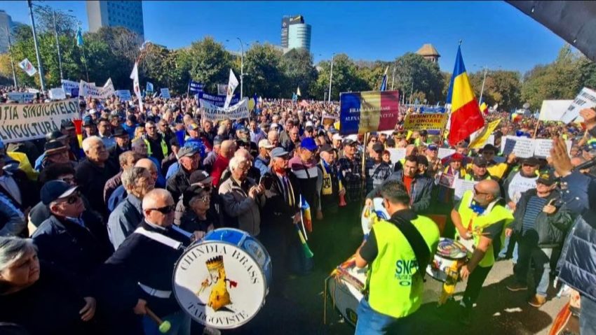Sindicatele se pregătesc de proteste, după adoptarea Ordonanței ”Trenuleț” Sindicatele se pregătesc de proteste, după adoptarea Ordonanței ”Trenuleț”