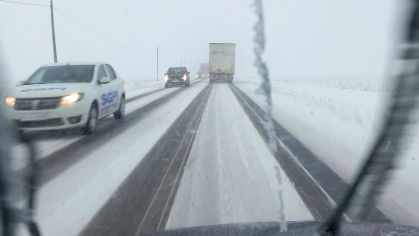Mai multe localităţi din şase judeţe au fost afectate de condiţiile meteo