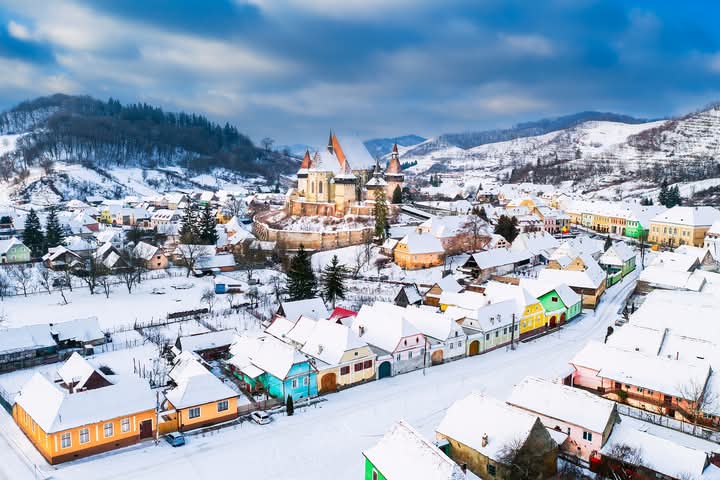 Colinele Transilvaniei vă invită să le descoperiţi de Sărbători Colinele Transilvaniei vă invită să le descoperiţi de Sărbători