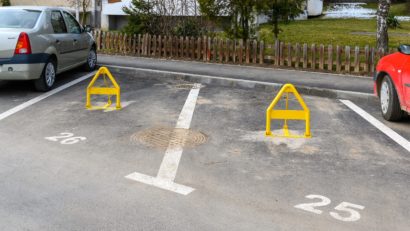 Locuitorii din Sf. Gheorghe și Tg. Mureș, somați să își achite taxa de parcare pentru anul viitor