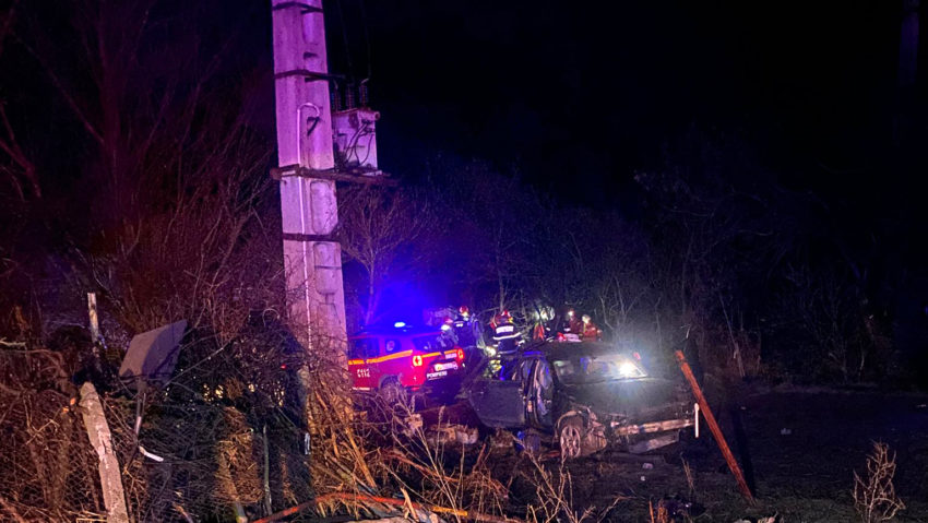 Trei tineri din Covasna, răniți într-un accident grav: unul dintre ei a murit la spital