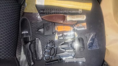 Arme şi sume de bani, găsite într-un autoturism în care se afla Horaţiu Potra (surse)