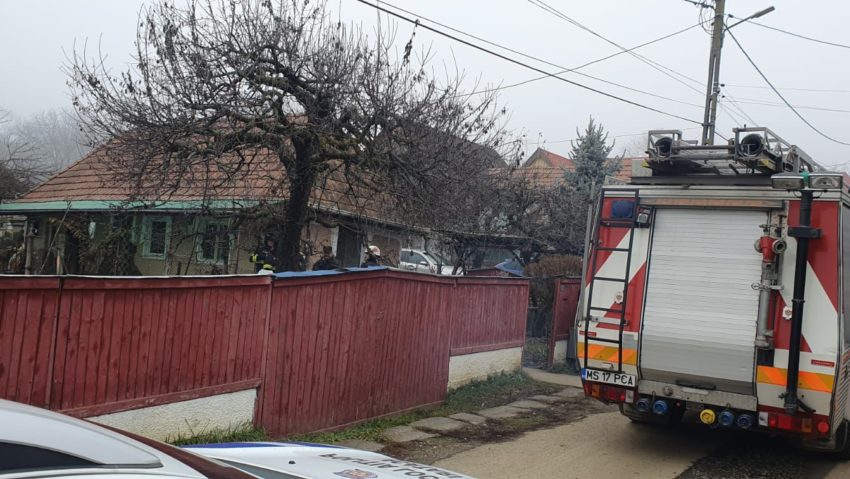 Incendiu la o locuință în localitatea Vătava. A ars acoperișul casei Incendiu la o locuință în localitatea Vătava. A ars acoperișul casei