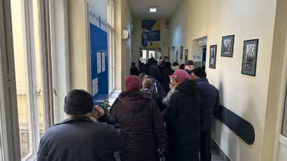 Târgumureșenii se înghesuie să-și achite taxele și impozitele locale pentru tot anul