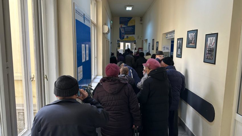 Târgumureșenii se înghesuie să-și achite taxele și impozitele locale pentru tot anul