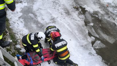 Pompierii militari au salvat doi minori din albia râului Pocloș în municipiul Târgu Mureș