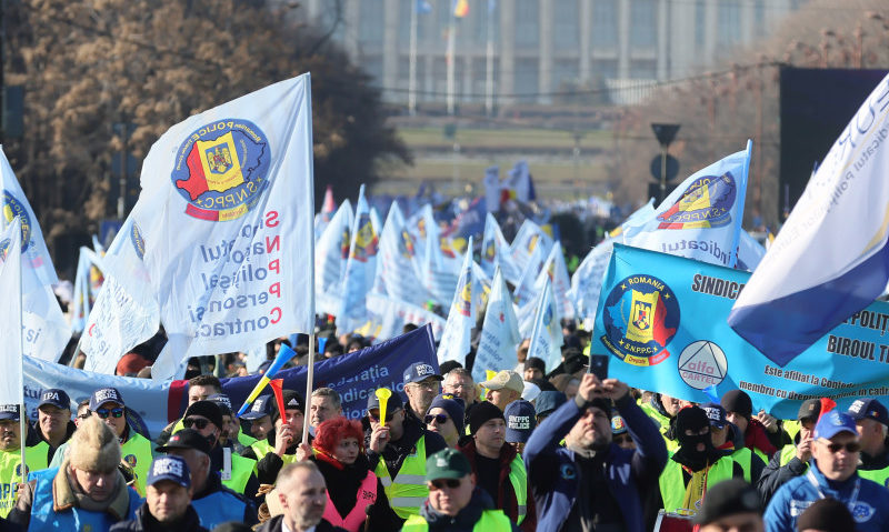 Protest al poliţiştilor şi al altor angajaţi din apărare, ordine publică şi siguranţă naţională