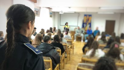 Peste 1.200 de tineri mureșeni, implicaţi în proiectul „Deschide-ţi Mintea, Nu Fi Închis”