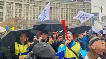 Ceferişti, rezervişti, poliţişti, mineri, silvicultori şi pensionari vor protesta în faţa Guvernului, de Ziua Unirii