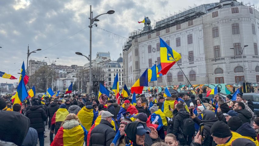 Proteste AUR în fața prefecturilor Proteste AUR în fața prefecturilor