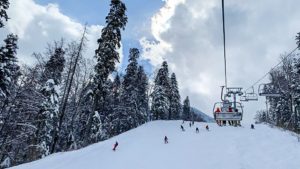 Cartelele de schi achiziționate sezonul trecut mai sunt valabile pâna în 7 ianuarie, în Poiana Brașov