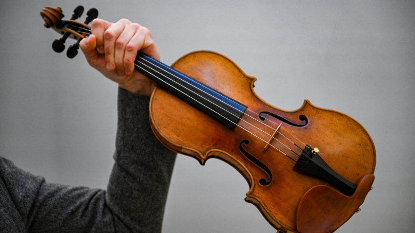 O vioară Stradivarius ajunge la licitație cu o estimare record