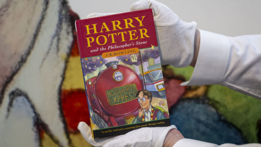 Cartea din prima ediție Harry Potter se vinde cu 21.000 lire sterline