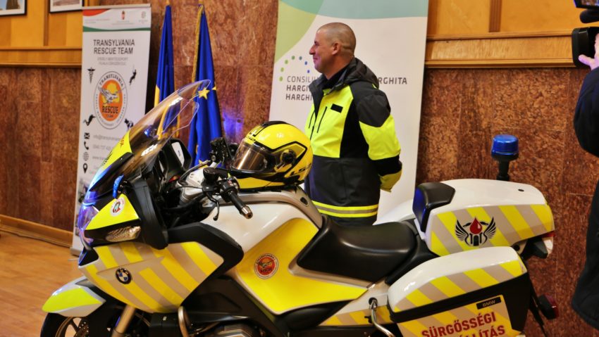 Harghita: Două motociclete pentru transportul de urgenţă al sângelui, donate de comunitatea ‘Cavalerii Sângelui din Ungaria’