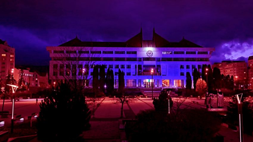 Clădirea Consiliului Judeţean Harghita, iluminată în roşu de Ziua Europeană a Numărului de Urgenţă 112 Clădirea Consiliului Judeţean Harghita, iluminată în roşu de Ziua Europeană a Numărului de Urgenţă 112