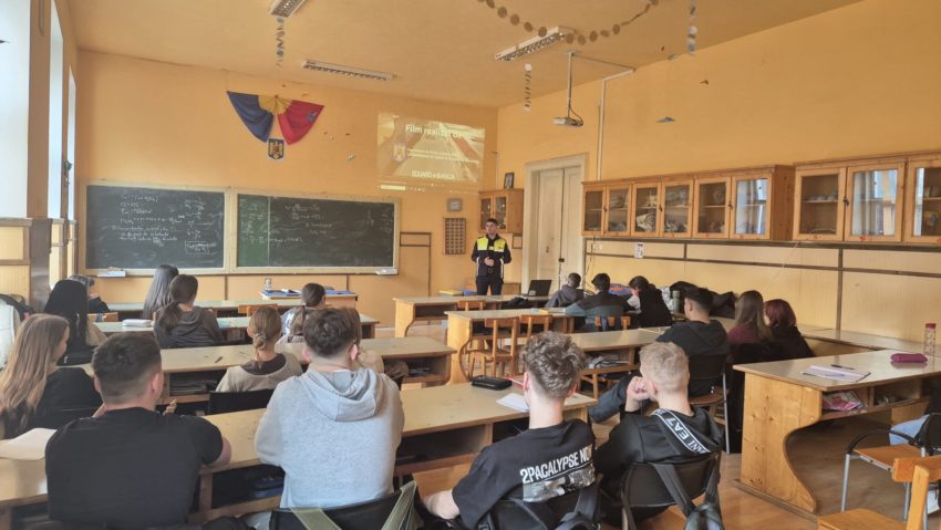 Activități educativ-preventive derulate de polițiști la Colegiul Mircea Eliade din Sighișoara Activități educativ-preventive derulate de polițiști la Colegiul Mircea Eliade din Sighișoara