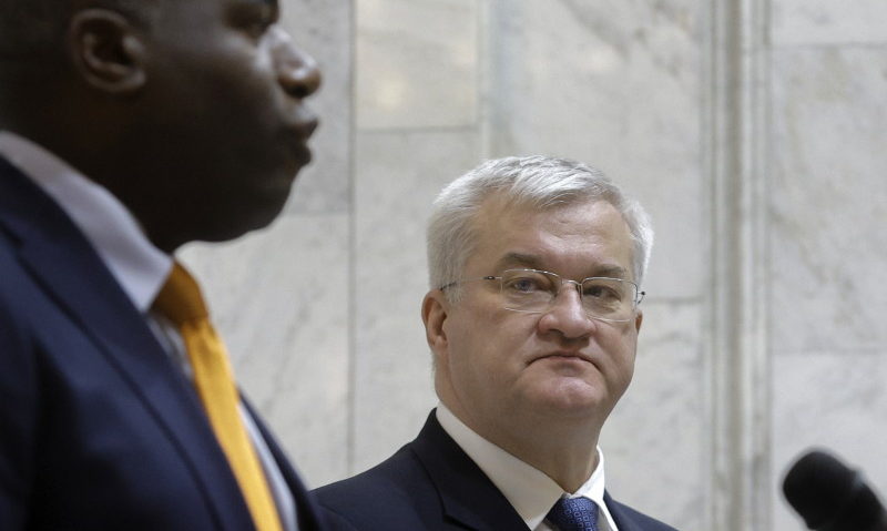 Marea Britanie va prezenta mâine „un pachet consistent de sancţiuni” împotriva Rusiei