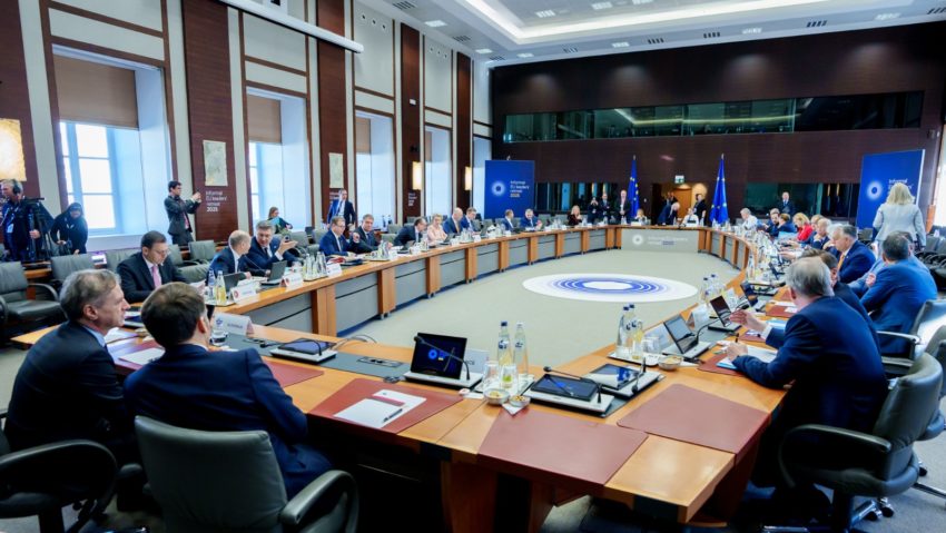 Liderii europeni, reuniţi la Bruxelles, au fost de acord să cheltuiască mai mult pentru apărare în faţa ameninţărilor Rusiei