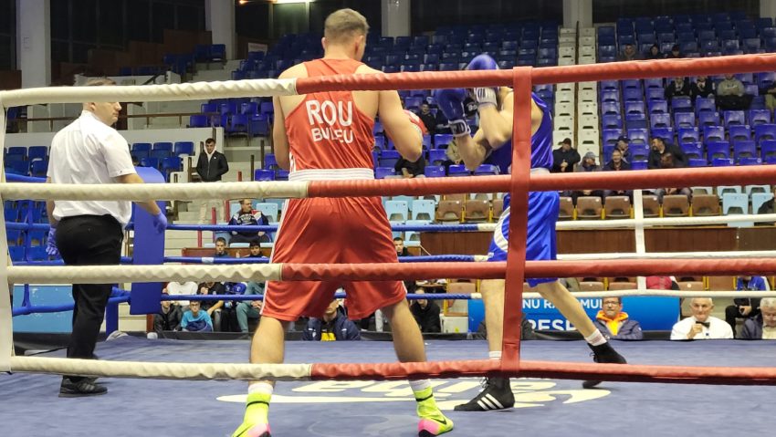 Pugiliști de la 10 cluburi boxează la Cupa Sâncraiului de Mureș