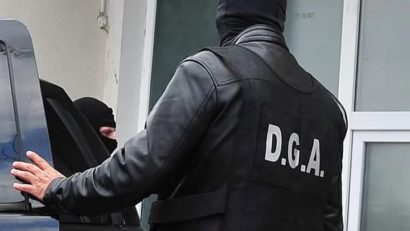 Conducător auto reținut pentru dare de mită după denunțul unui polițist, în Mureș