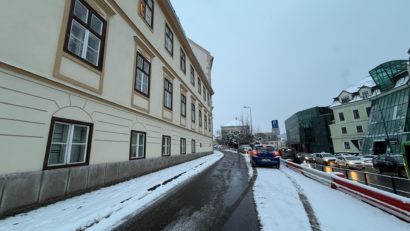 44 de utilaje de deszăpezire au acționat în ultimele ore în municipiul Brașov