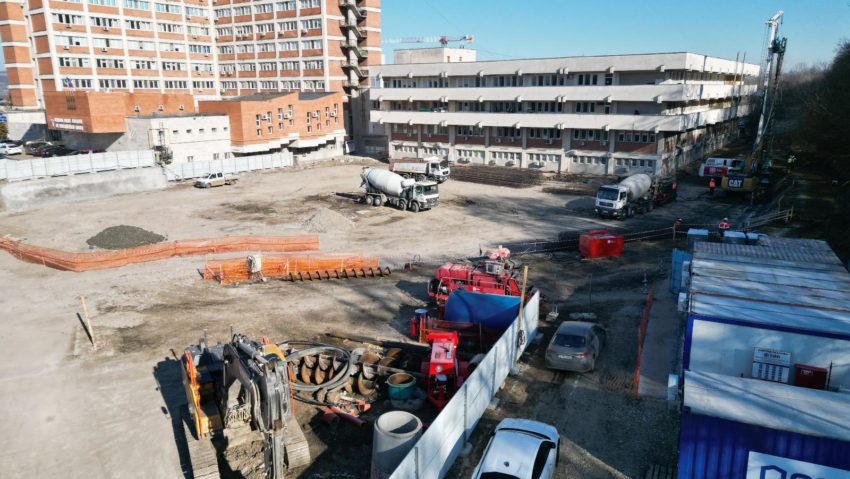 Peste 350 de piloni de beton vor susține noua clădire a Institutului Inimii