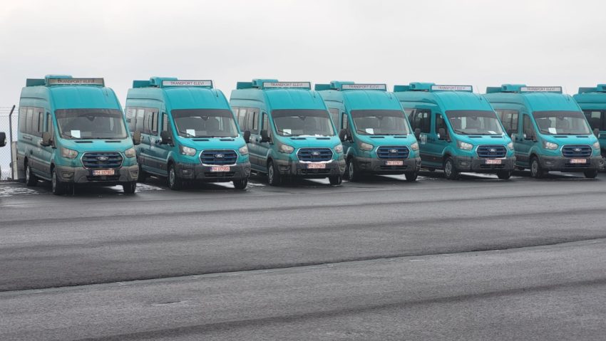 Microbuze școlare electrice achiziționate de CJ Mureș cu 970.000 de lei