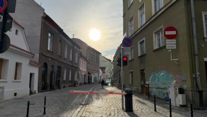 Acces restricţionat în zona pietonală din centrul istoric al Brașovului începând de luni