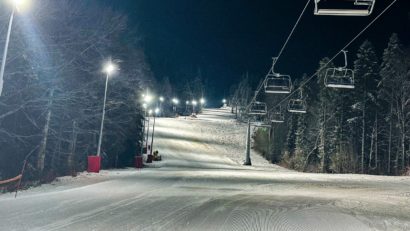 Se va putea schia în nocturnă pe pârtiile Lupului Inferior și Drumul Albastru din Poiana Brașov