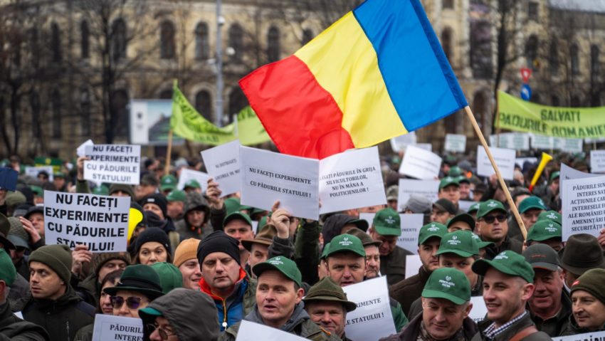 Sindicatele din silvicultură organizează un amplu miting de protest în Piaţa Victoriei, pe 19 martie Sindicatele din silvicultură organizează un amplu miting de protest în Piaţa Victoriei, pe 19 martie