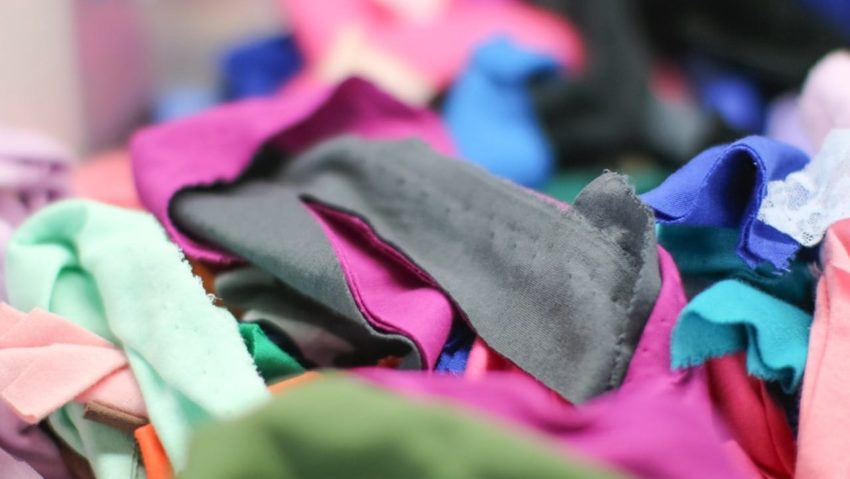 Peste 100 de metri cubi de deşeuri textile, colectate în Miercurea-Ciuc de la începutul anului Peste 100 de metri cubi de deşeuri textile, colectate în Miercurea-Ciuc de la începutul anului