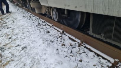 45 de persoane erau în trenul deraiat între Malnaş şi Bixad