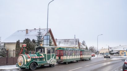 De Dragobete, la Sfântu Gheorghe se merge la teatru cu trenuleţul dragostei