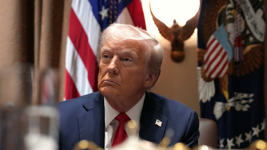 Donald Trump a plecat spre Alaska, pentru întâlnirea de azi, cu Vladimir Putin