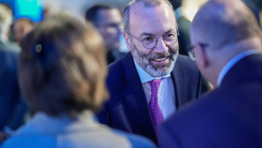 Preşedintele grupului PPE din PE avertizează că ‘Europa este singură’ şi cere crearea unei armate europene