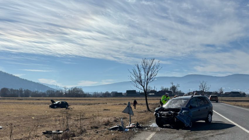 Accident rutier pe DN 12, la ieșirea din localitatea Voșlăbeni spre Gheorgheni