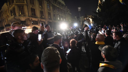 REPER a depus plângere penală pentru instigare publică şi ultraj, în contextul evenimentelor de la BEC