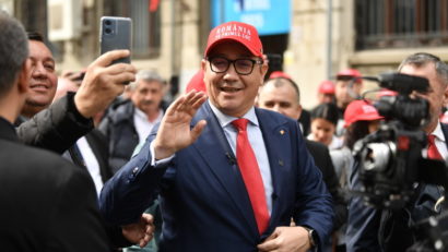 Victor Ponta şi-a depus dosarul de candidatură pentru alegerile prezidenţiale din mai