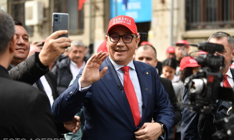 Victor Ponta şi-a depus dosarul de candidatură pentru alegerile prezidenţiale din mai