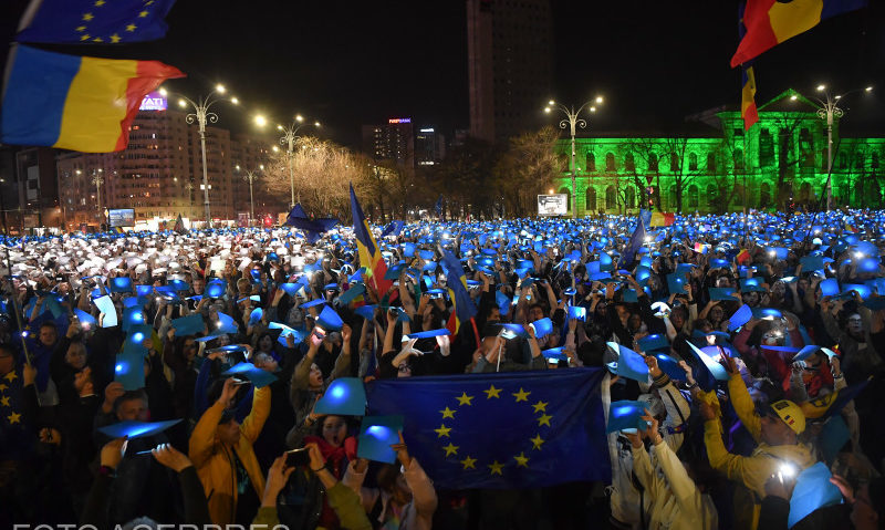 A fost miting pro-european, ieri, în centrul Bucureştiului A fost miting pro-european, ieri, în centrul Bucureştiului