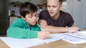 Organizația „Salvați Copiii” a finalizat recent un proiect de educație digitală dedicat atât elevilor cât și părinților acestora