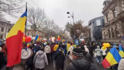 Jandarmeria a anunțat că au fost depistate mai multe persoane în Piața Universității, care aveau asupra lor obiecte contondente