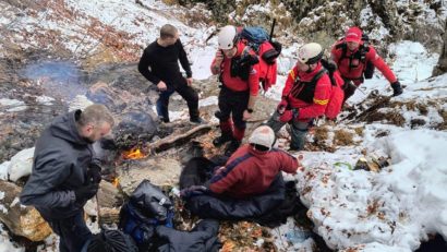 Trei cetăţeni ucraineni au fost salvaţi aseară din Munţii Maramureşului