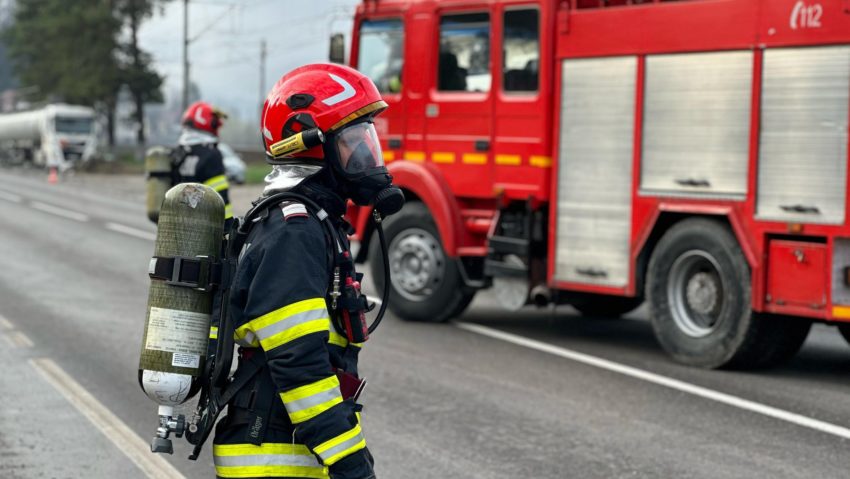 Scurgeri de acid sulfuric, la Comarnic: traficul este blocat, iar populația alertată să rămână în locuințe Scurgeri de acid sulfuric, la Comarnic: traficul este blocat, iar populația alertată să rămână în locuințe