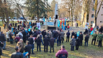 Aproximativ 250 persoane au adoptat, la Târgu Mureș, o petiţie pentru autonomie, de Ziua Libertății Secuiești