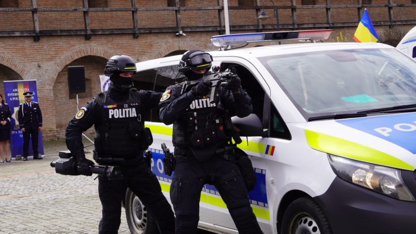 Demonstrațiile cu câini și mascați, favoritele copiilor prezenți la ”Ziua Porților Deschise” de la IPJ Mureș