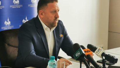 Prefectul de Mureș acuză: nu a primit nicio informare oficială despre cauza poluării pe Târnava Mică