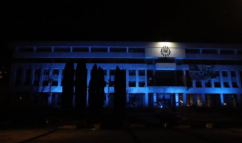 Clădirea CJ Harghita, iluminată în albastru, de Ziua Mondială de Sensibilizare faţă de Autism Clădirea CJ Harghita, iluminată în albastru, de Ziua Mondială de Sensibilizare faţă de Autism